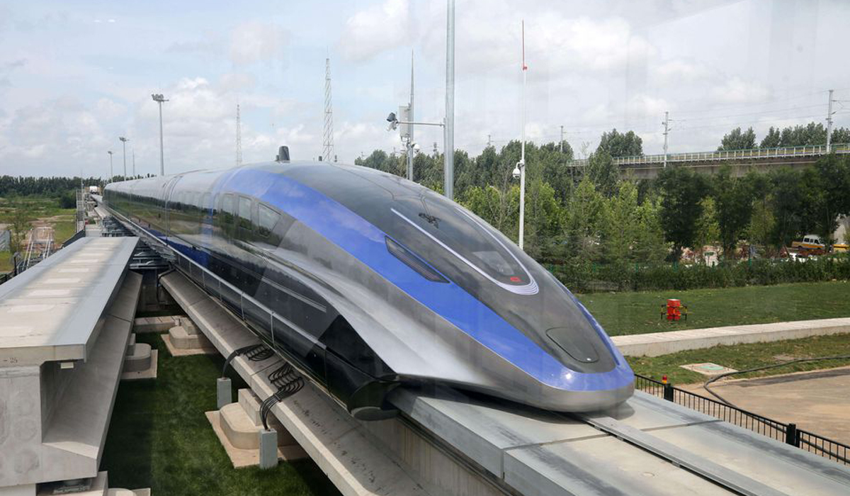 China unveils 600 kph maglev train